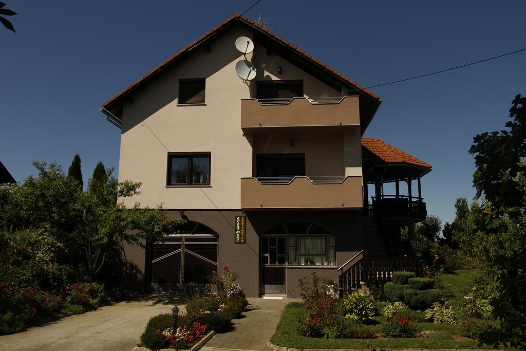 Apartments Tratincica Seliste Dreznicko Exterior photo